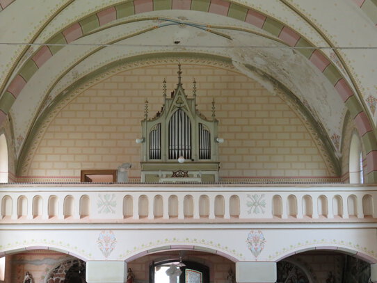 Blick auf die Orgelempore